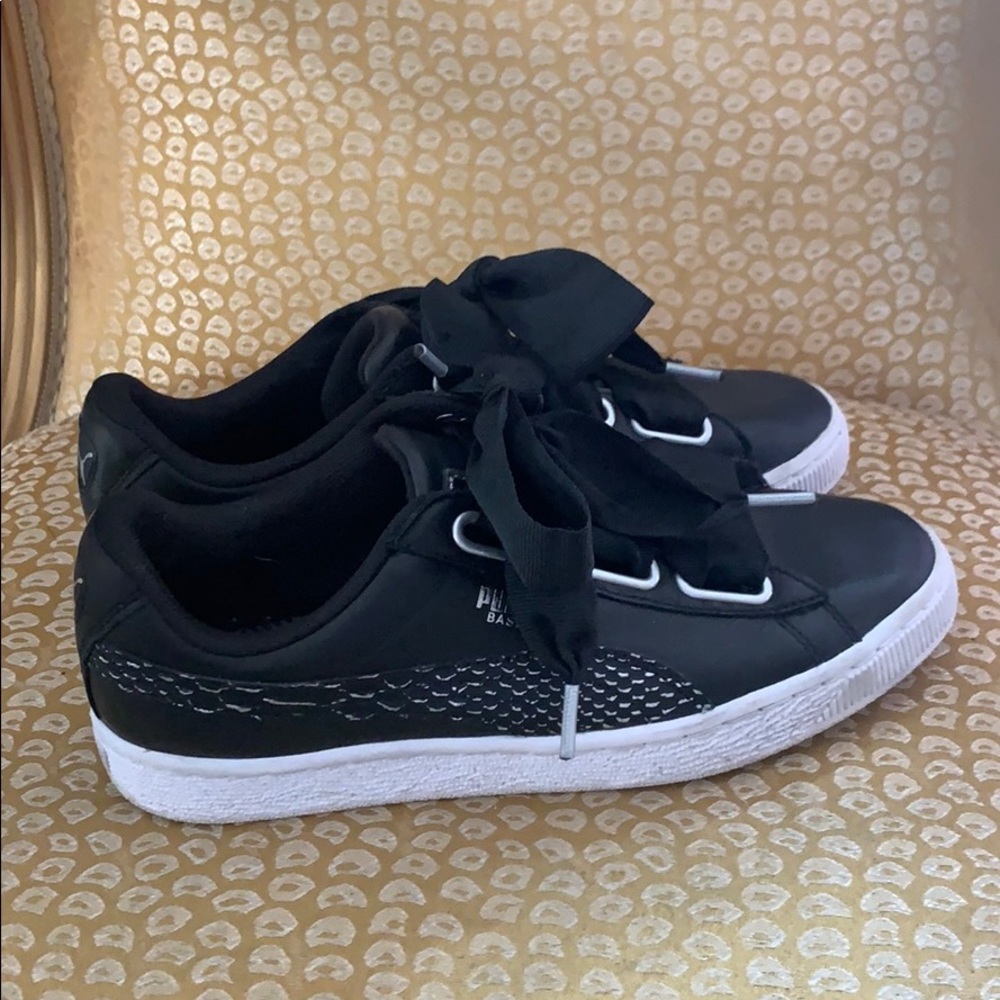 🌑 Black Leather And Silver Puma Heart Sneakers 🌑